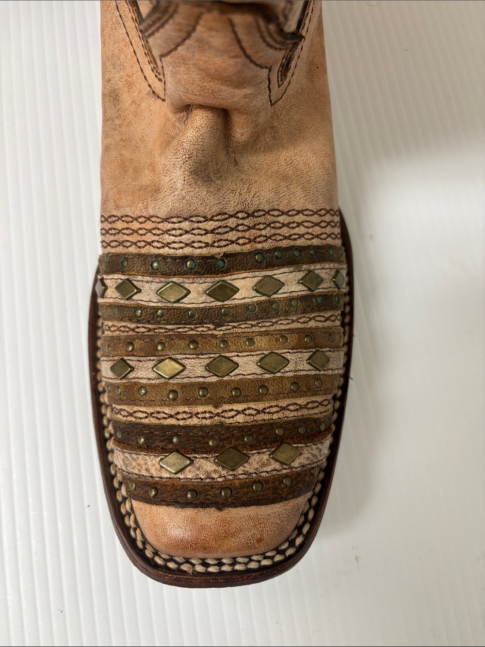 Corral Boots Classic Ladies Tan Embroidered Western Boots - Picture 2 of 9